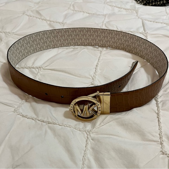 Michael Kors Accessories - Michael Kors reversible belt, in size S/M